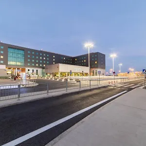 Courtyard By Marriott Airport Hotel Varsovie